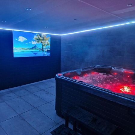 Short Stopzzz & Indoor Hot Tub Manchester Exteriér fotografie